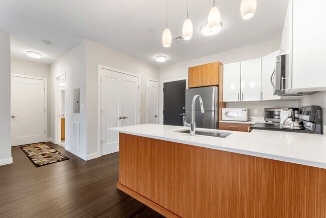 Building Photo - 999 Hancock St