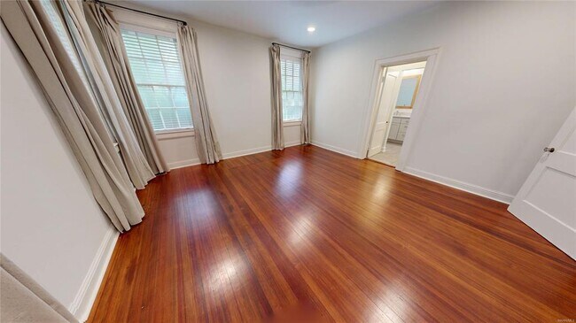 Building Photo - 345 Cloverdale Rd