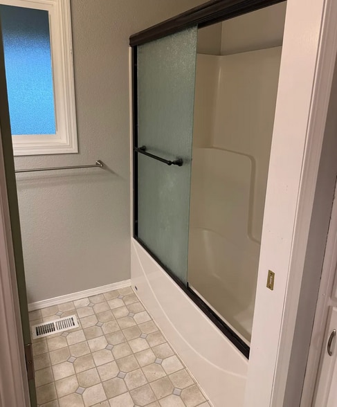 Building Photo - 3650 NE Canterbury Cir