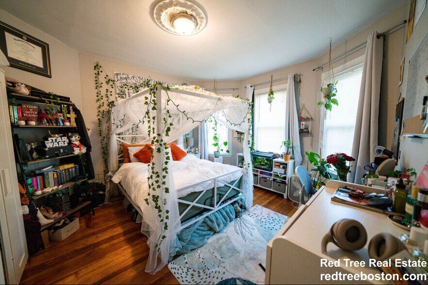 Building Photo - 35 Calumet St