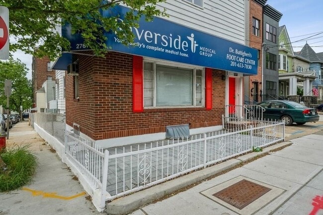 Building Photo - 2761 John F. Kennedy Blvd