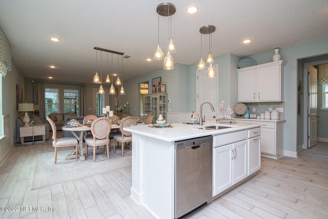 Building Photo - 118 Pioneer Village Dr