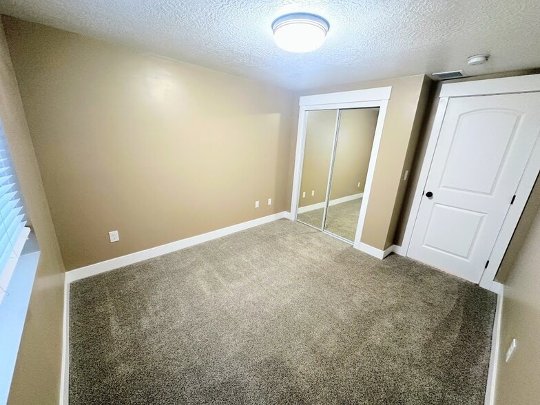 Building Photo - 1624 S 210 W