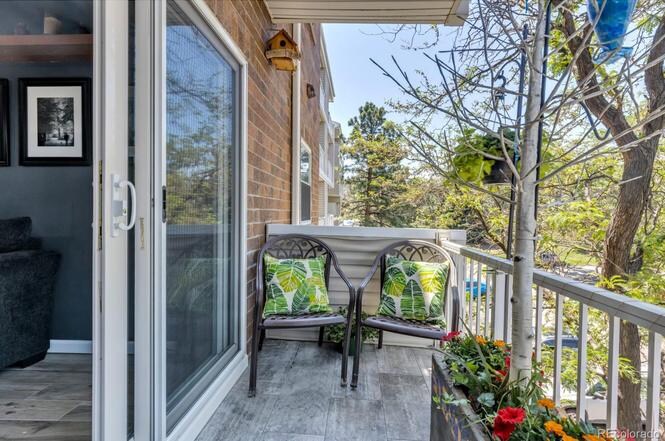 Building Photo - 1250 Golden Cir