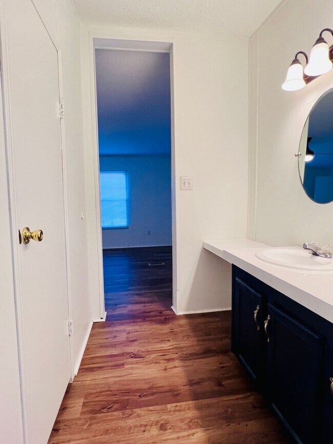 Building Photo - 4BR Home - Recently Updated - Available Soon!