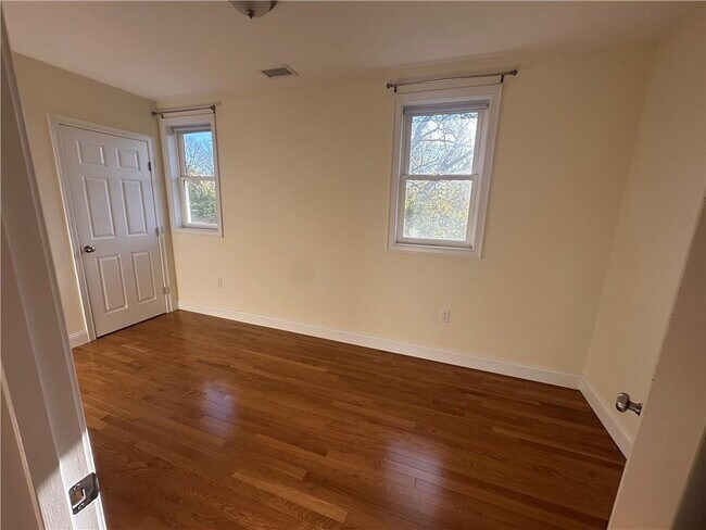 Building Photo - 32 Seafare Ln