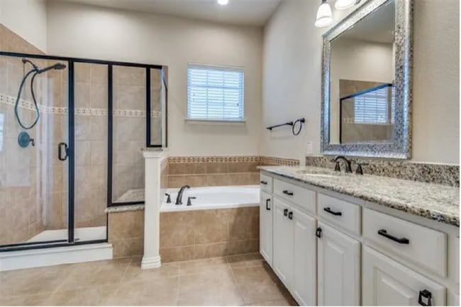 Building Photo - 6460 Naples Dr
