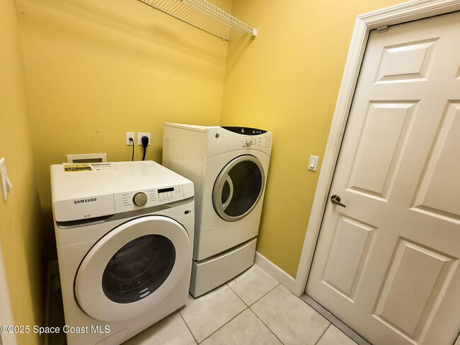 Building Photo - 949 SE Gardenbrook Ct