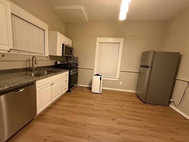 Building Photo - 1001 Curran St NW