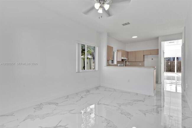 Building Photo - 10245 SW 154th Pl
