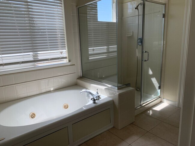 Building Photo - Stunning 4 bed/2.5 bath home in San Ramon