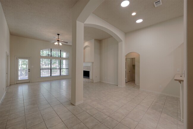 Building Photo - 12460 Lyra Dr