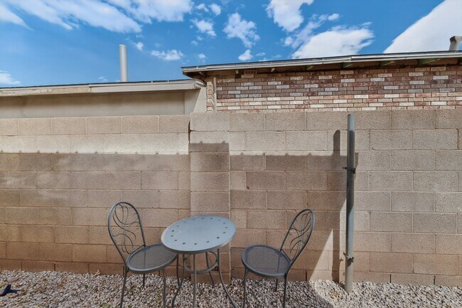 Building Photo - 515 Marble Ave