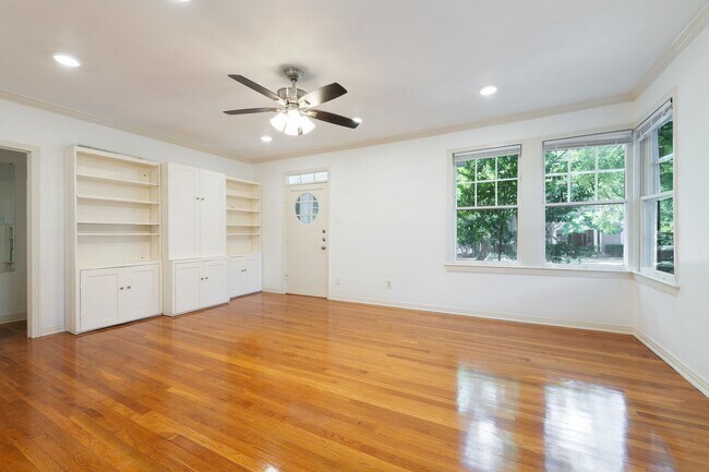 Building Photo - 3213 Hampton Rd