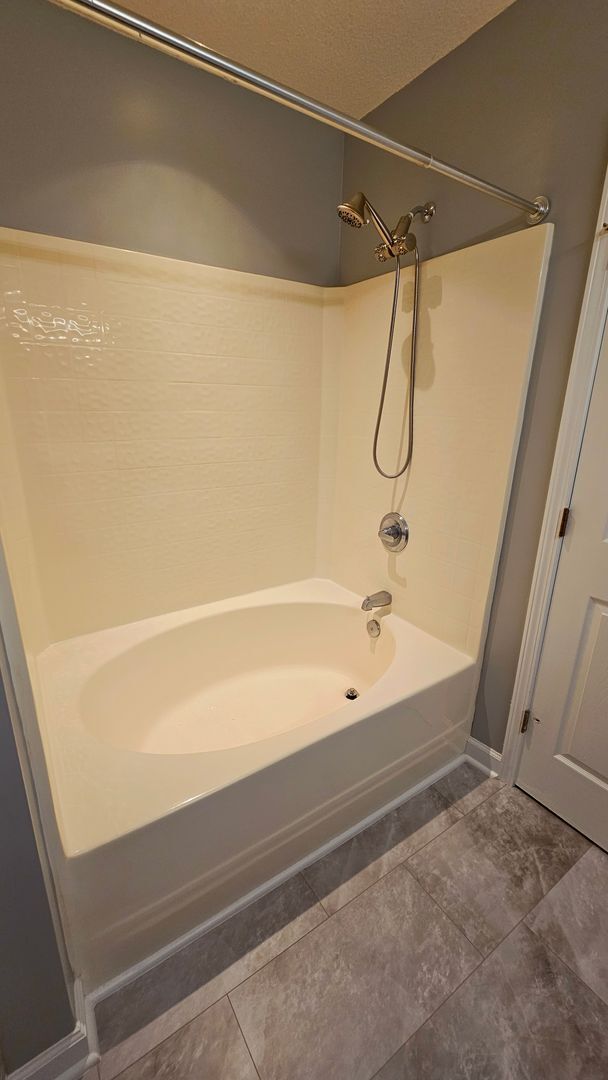 Building Photo - 3 BR 2 BA Aragona Village