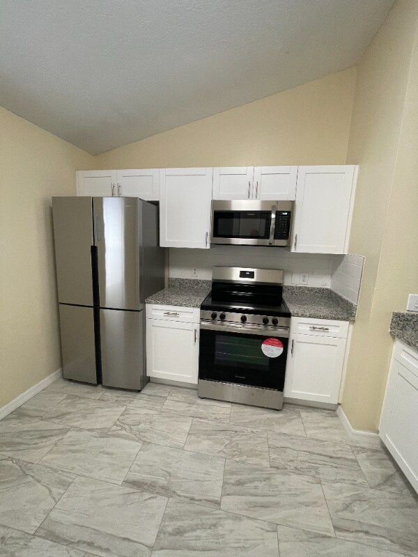 Building Photo - 2704 E 19th Ave