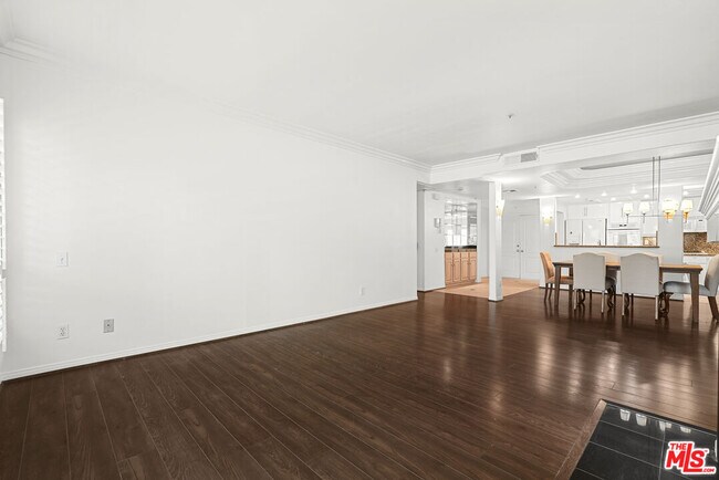Building Photo - 5224 Zelzah Ave