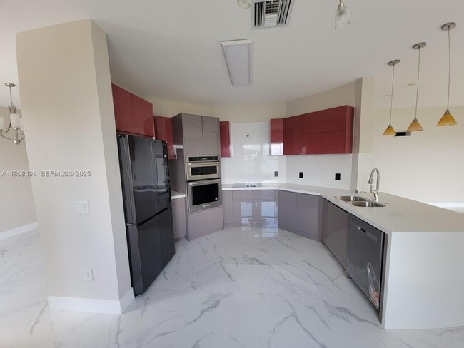 Building Photo - 5337 SW 183rd Ave