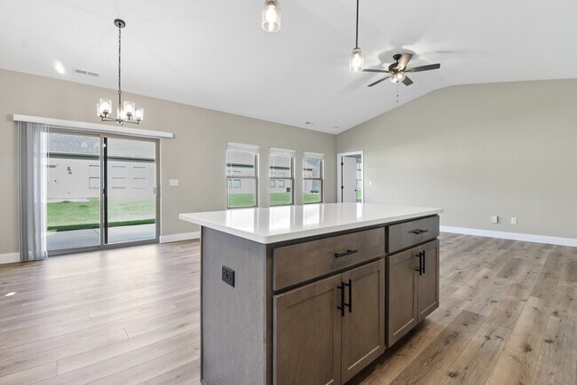 Building Photo - 1610 Delane Dr