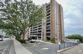 Building Photo - 44 Strawberry Hill Ave