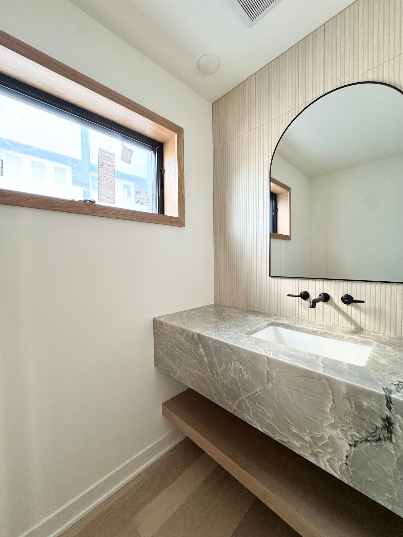 Building Photo - 537 E 19th St