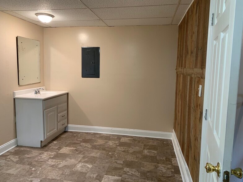 Dressing room for clothes and dresser - 24 2nd St SW