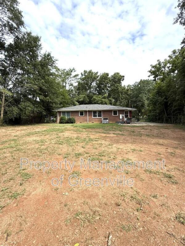 Building Photo - 205 W Lee Rd