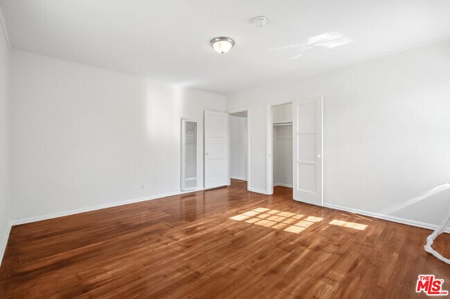 Building Photo - 1047 S Holt Ave