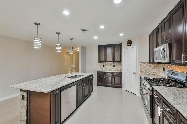 Building Photo - 7718 Shavano Ln