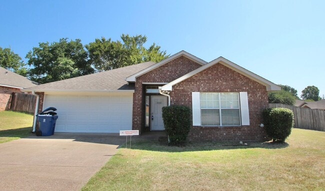 Primary Photo - 3-Bedroom Home on Corner Lot in Whitehouse...