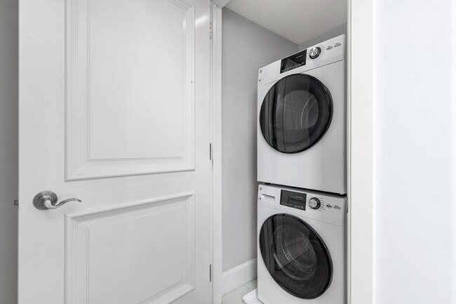 Building Photo - Spacious Irvine Financial District Condo with Full Service Amenities