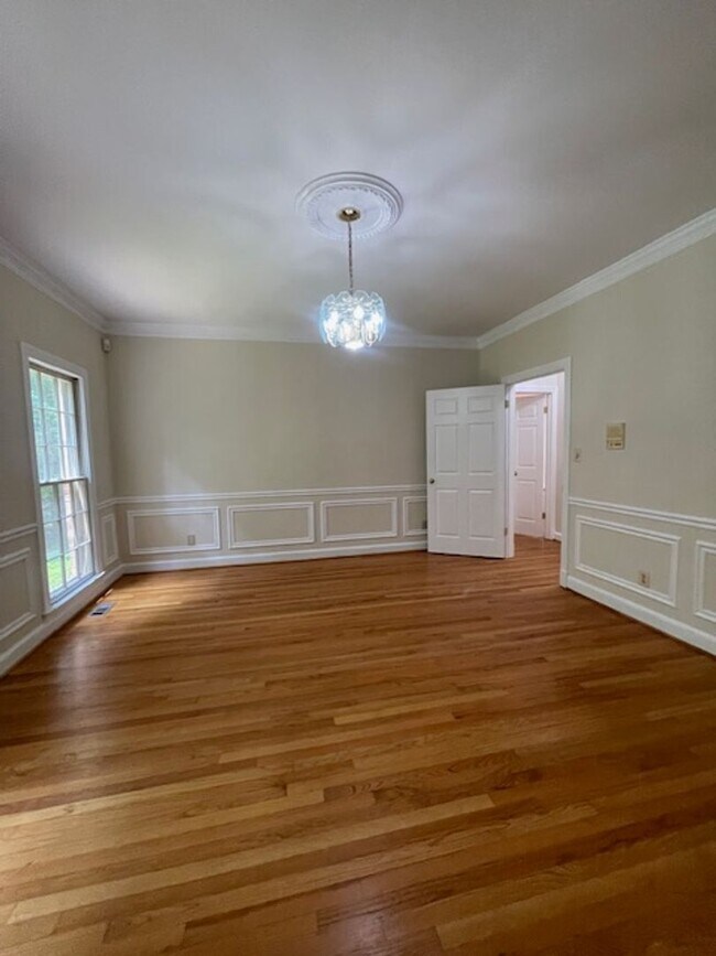 Building Photo - Spacious SF home in Potomac