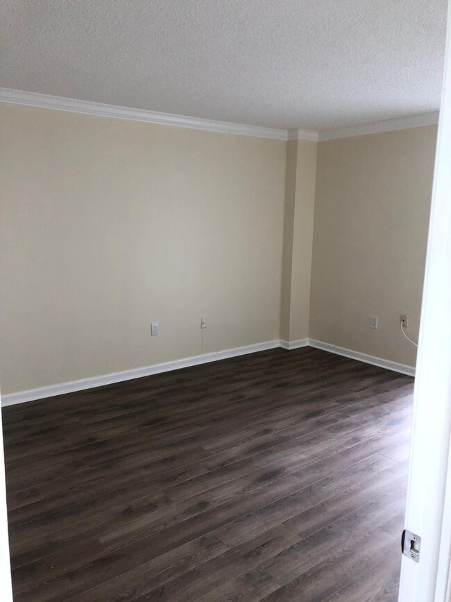 Building Photo - 20505 E Country Club Dr