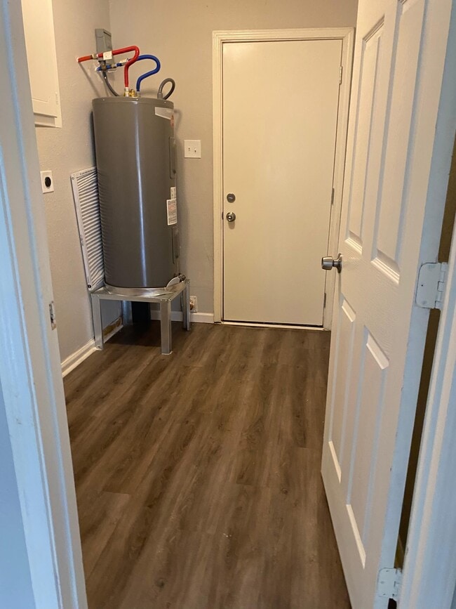 Building Photo - 2363 Virginia Ct