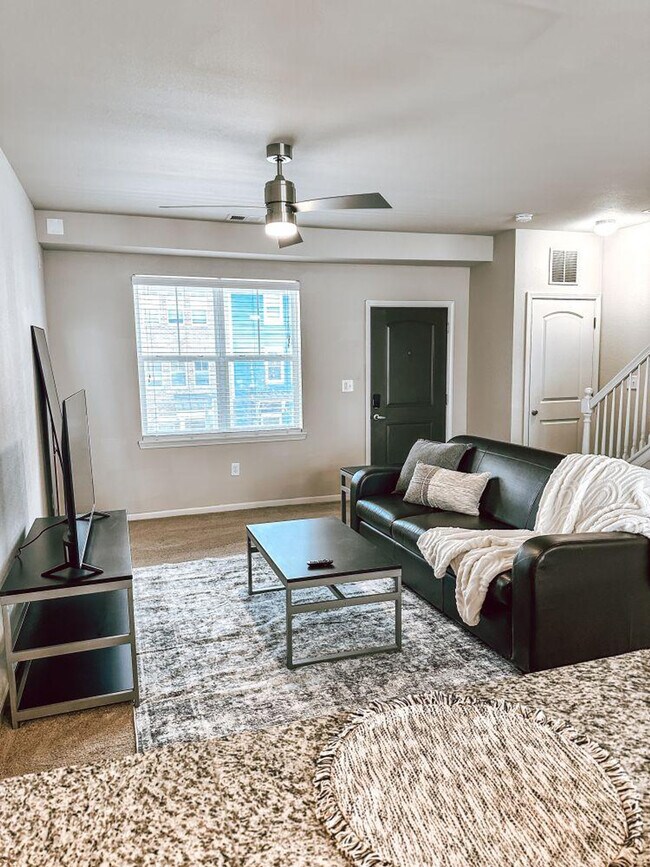 Building Photo - 525 S Patterson Dr