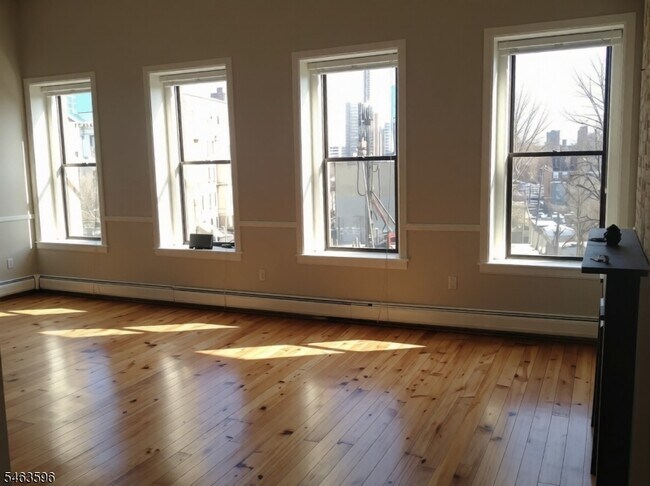Building Photo - 267 Grove St