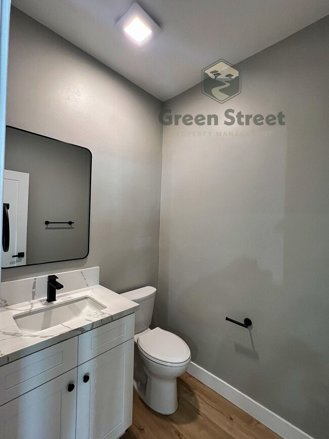 Building Photo - 2410 Albatross St