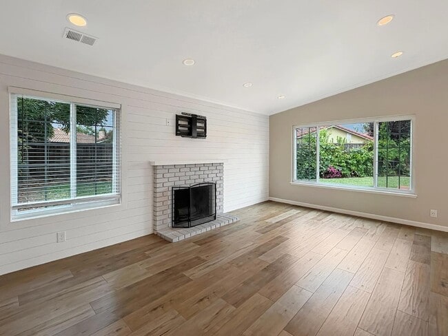 Building Photo - 5935 Woodbine Pl