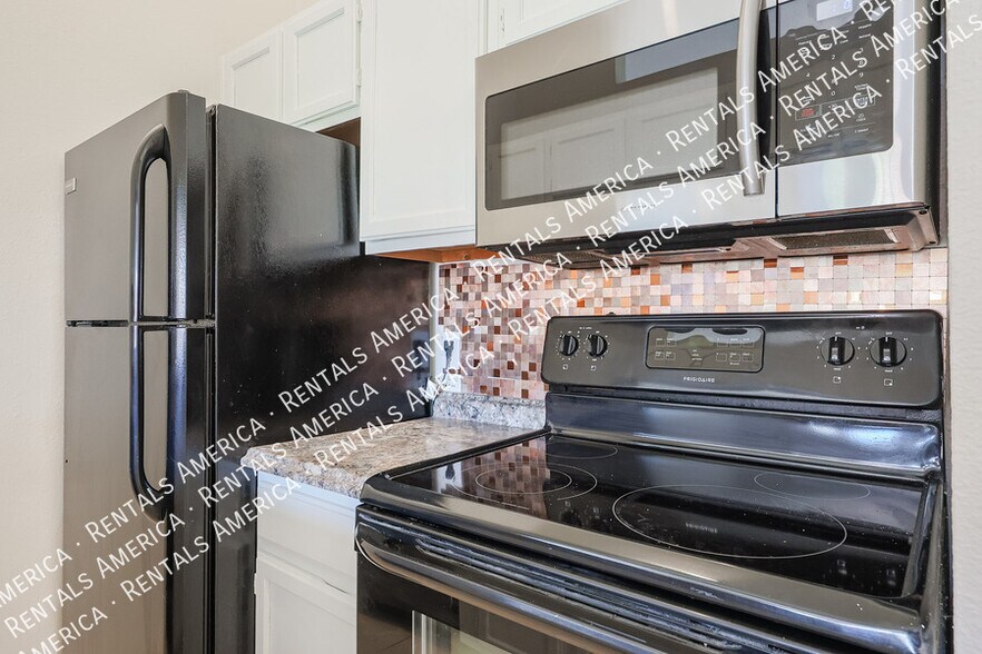 Building Photo - 14203 N 19th Ave