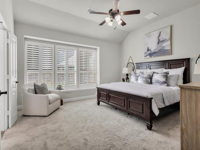 Building Photo - 310 Hawthorn Dr