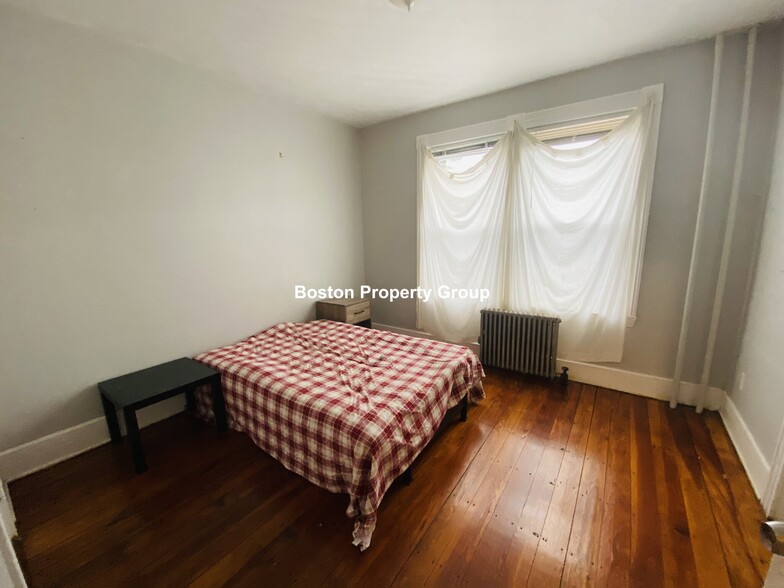 Primary Photo - 28 Clarkson St