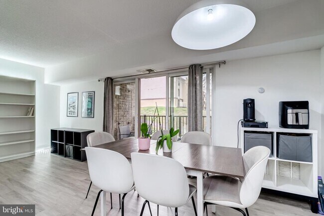 Building Photo - 11643 Stoneview Square