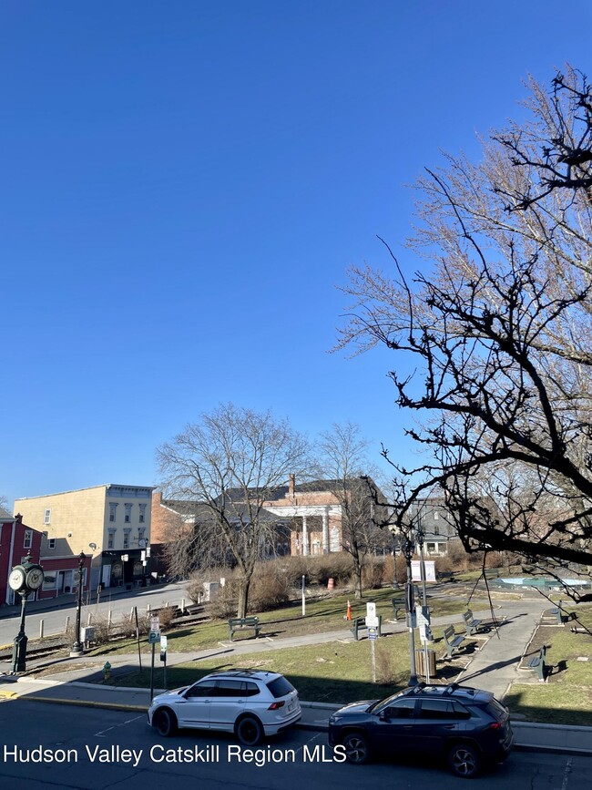 Building Photo - 707 Warren St