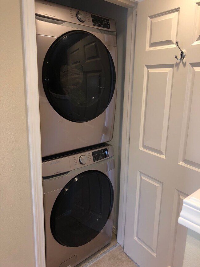 Building Photo - 3Bd/3Ba Seattle Townhouse
