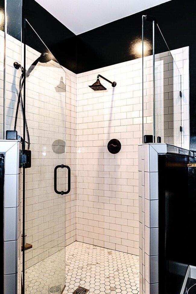 Building Photo - Amazing sunsets at this waterfront home