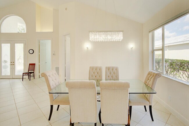 Building Photo - 6646 Oakmont Way