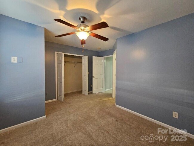 Building Photo - 2219 Crosscut Dr