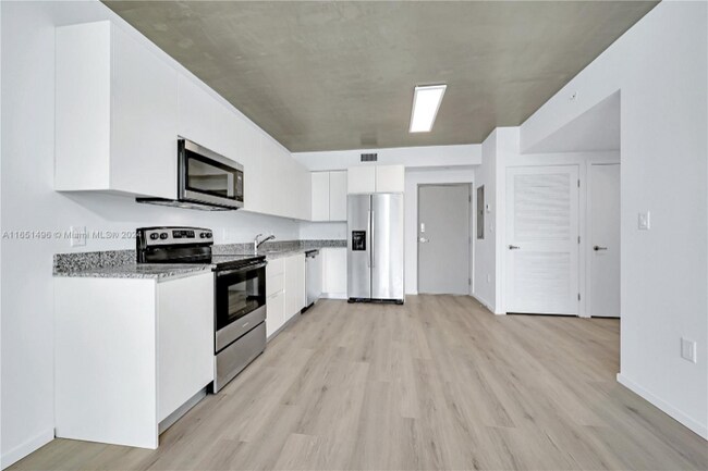 Building Photo - 475 NE 126th St