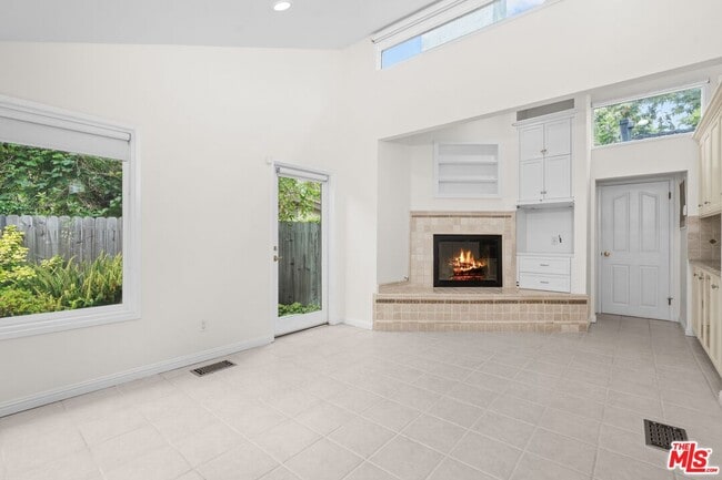 Building Photo - 30604 Sicomoro Dr