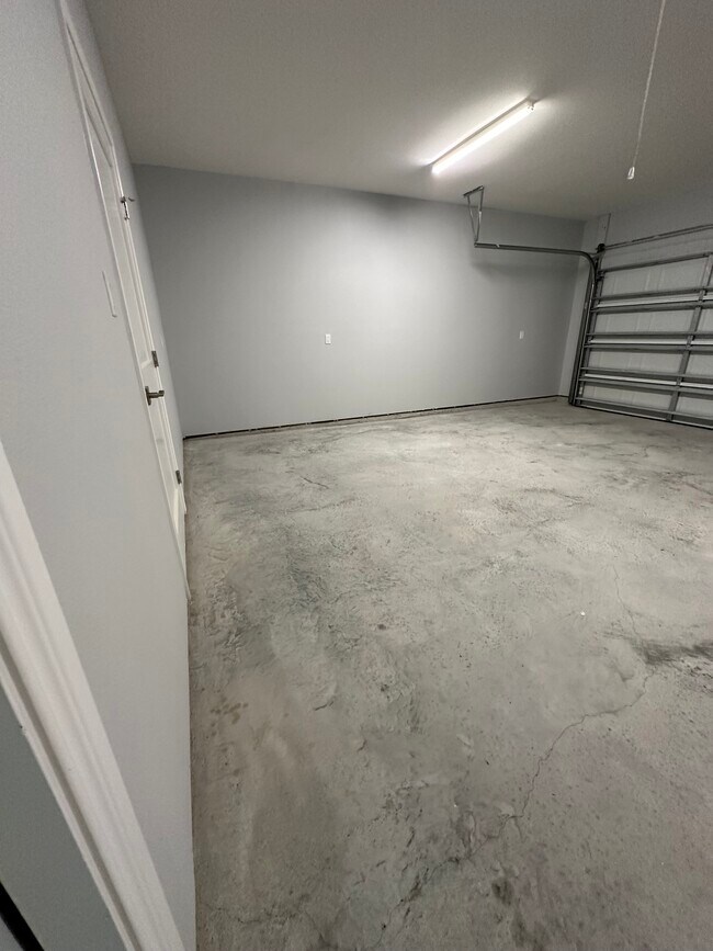 Building Photo - 136 Breezeway Dr